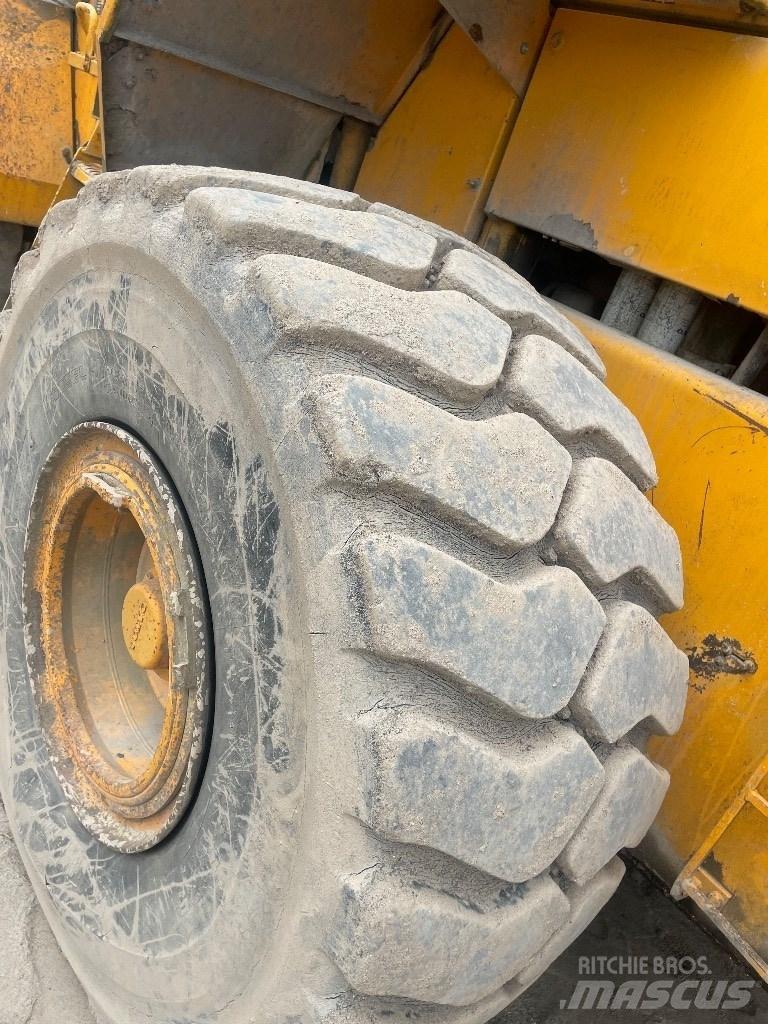 Volvo L 180 C لوادر بعجل