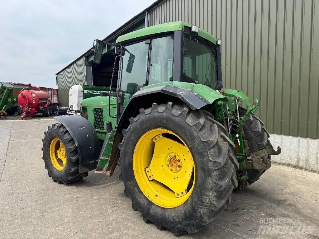 John Deere 6800 الجرارات