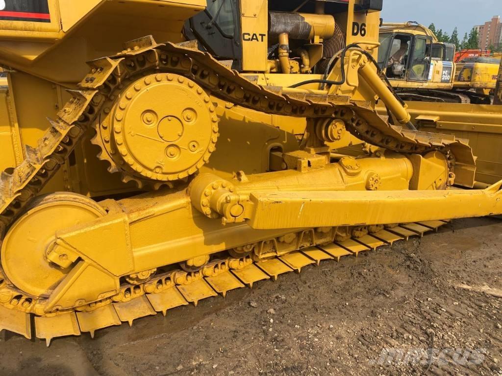 CAT D6R بلدوزرات مجنزرة