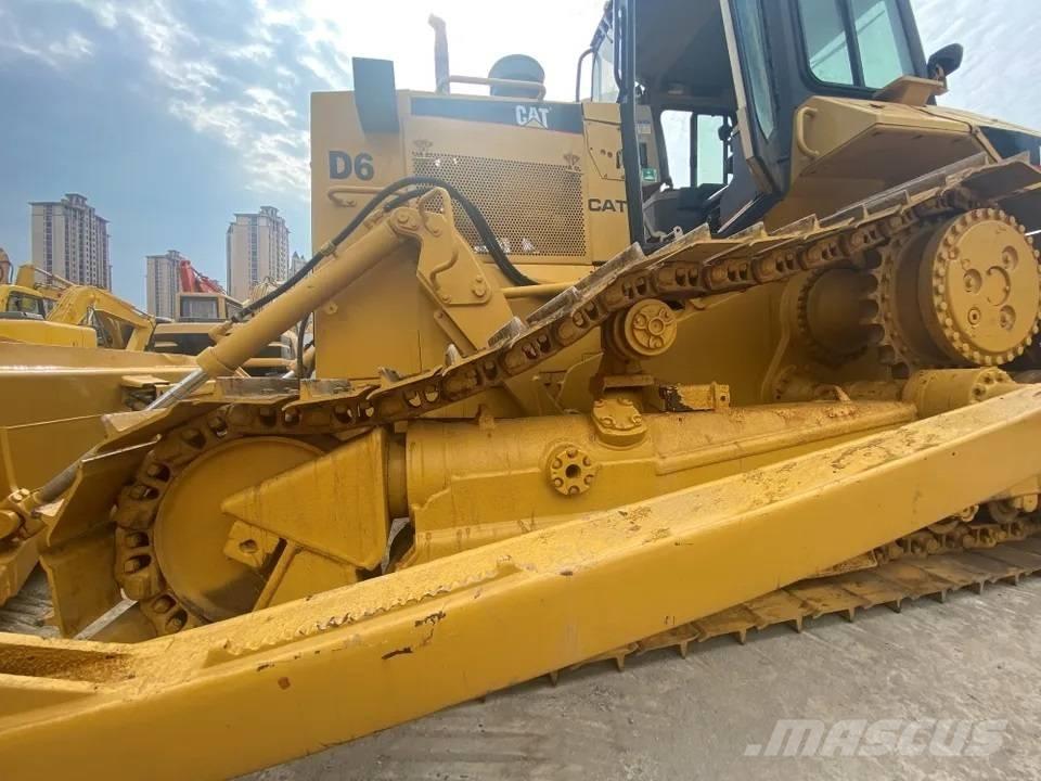 CAT D6R بلدوزرات مجنزرة