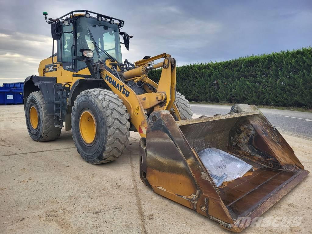 Komatsu WA200-8 لوادر بعجل