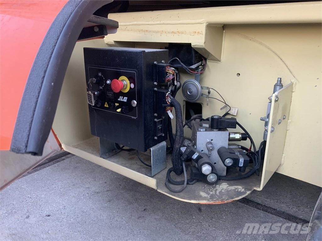JLG 4069 LE رافعات مقصية الشكل
