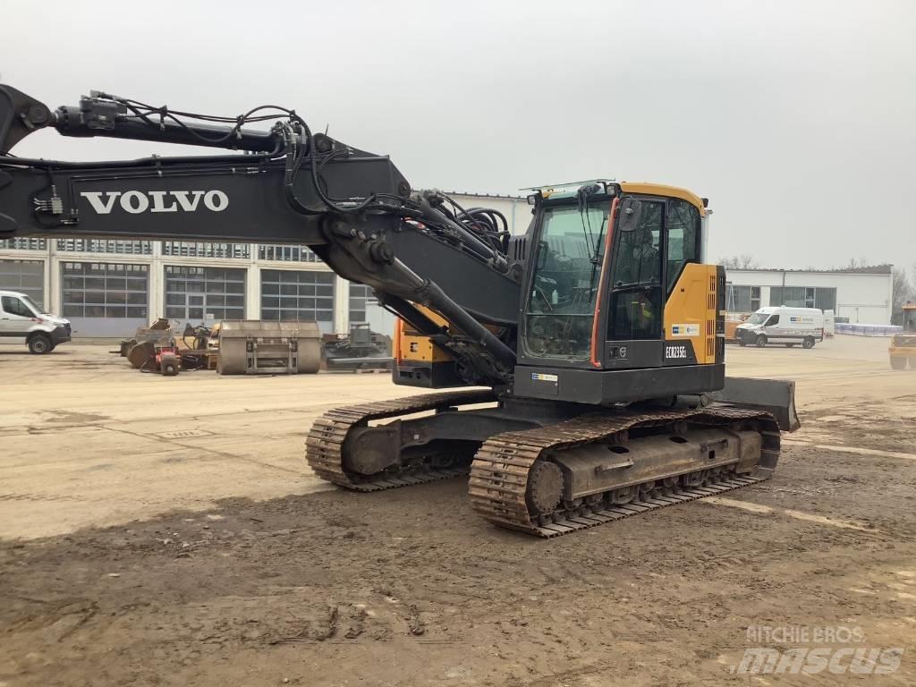 Volvo ECR 235 EL حفارات زحافة