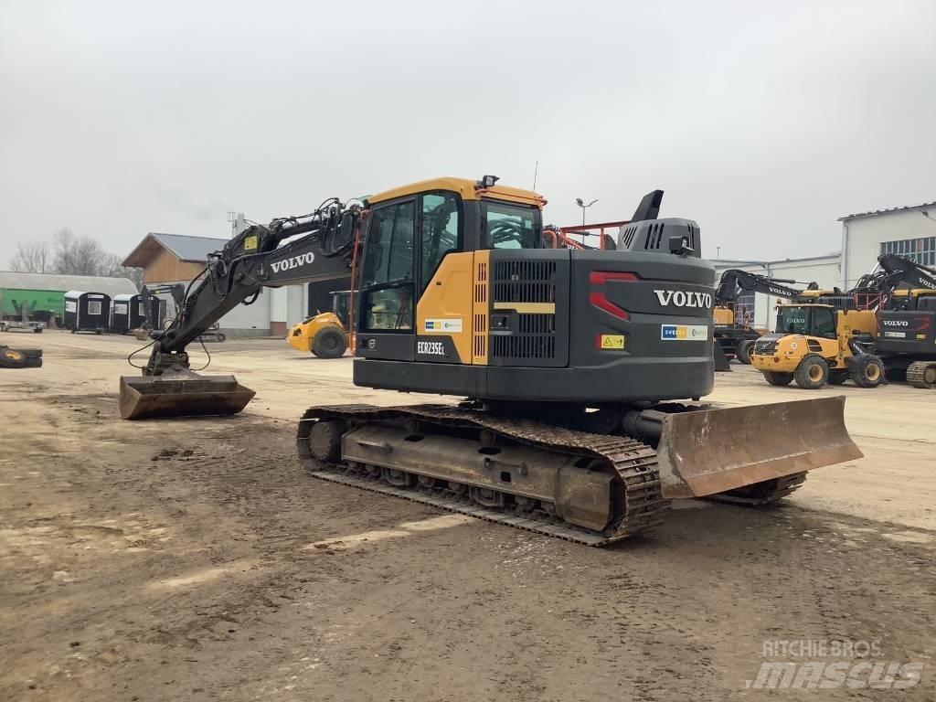 Volvo ECR 235 EL حفارات زحافة