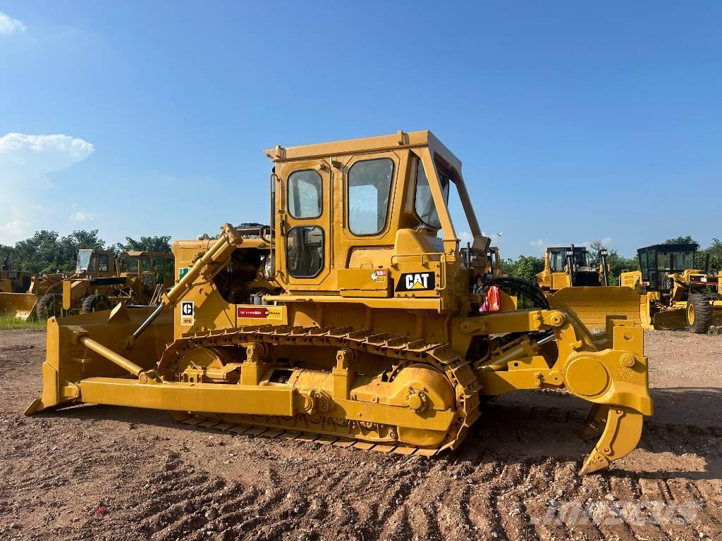 CAT D 7 G بلدوزرات مجنزرة