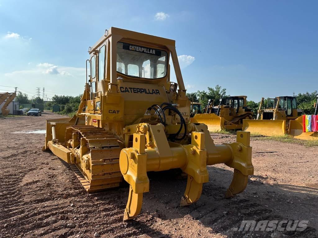 CAT D 7 G بلدوزرات مجنزرة