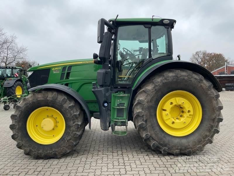 John Deere 6250R الجرارات