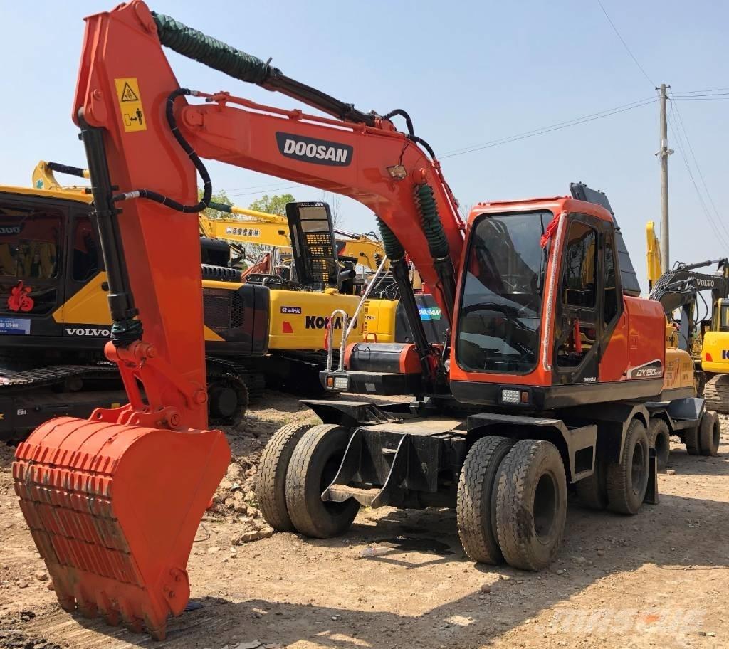 Doosan DX150W حفارات بعجل