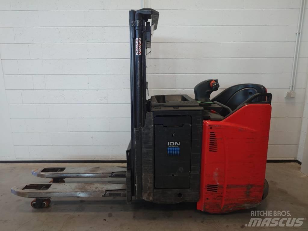 Linde D 12 شاحنات مناولة ذاتية الدفع