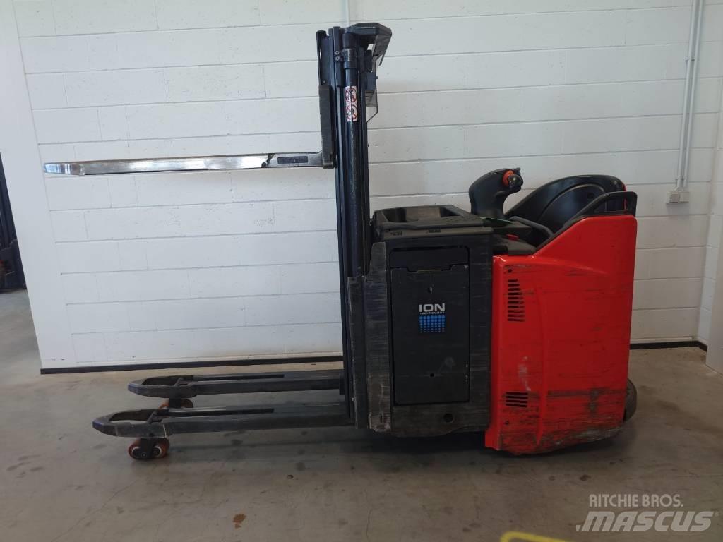 Linde D 12 شاحنات مناولة ذاتية الدفع