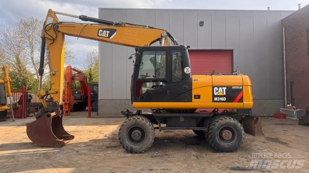 CAT M 316 D حفارات بعجل