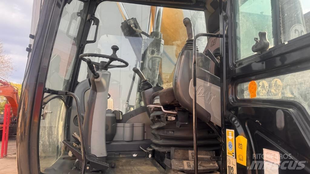 CAT M 316 D حفارات بعجل