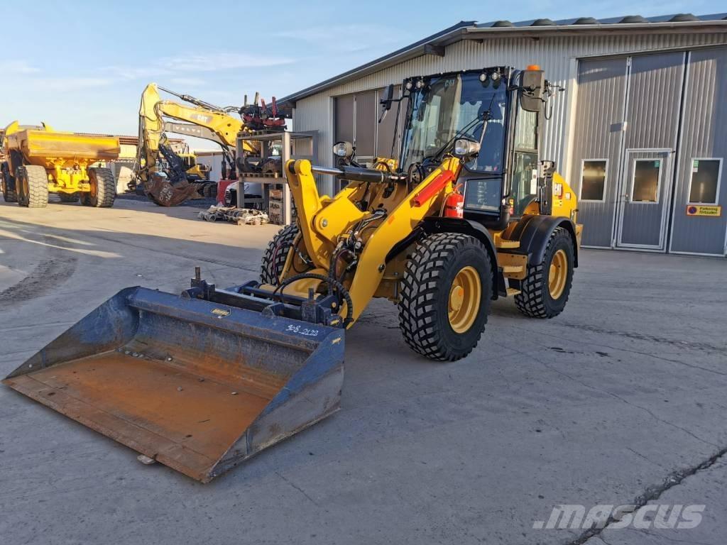 CAT 908 لوادر بعجل