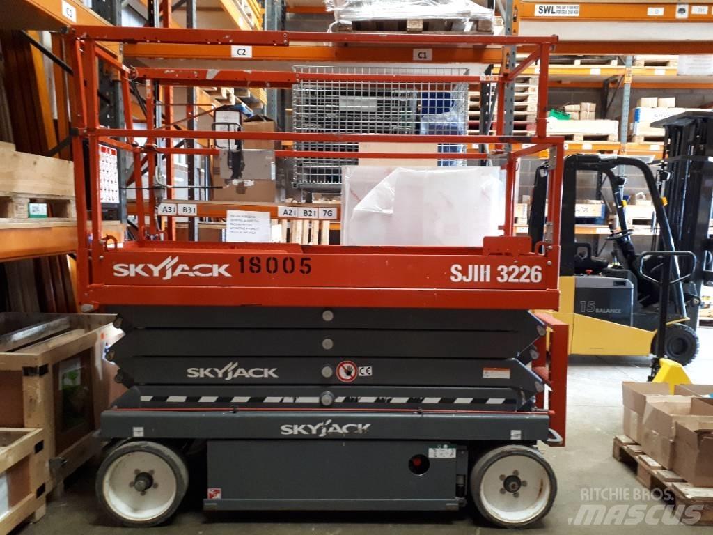 SkyJack SJ 3226 رافعات مقصية الشكل