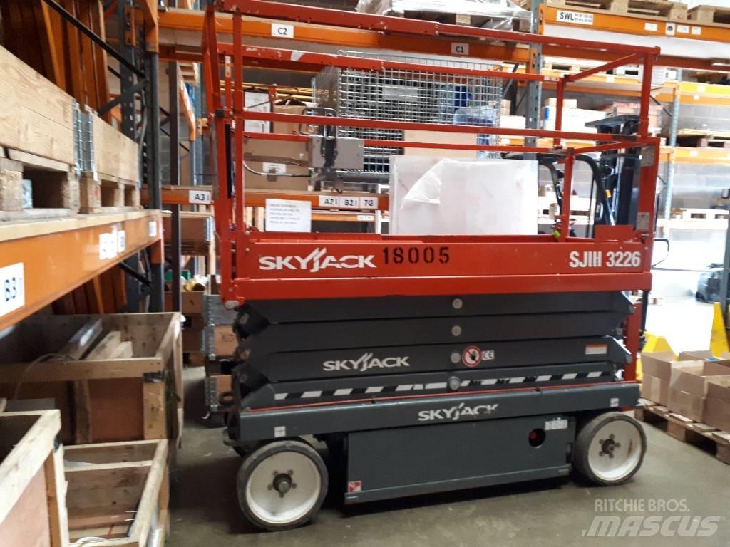 SkyJack SJ 3226 رافعات مقصية الشكل