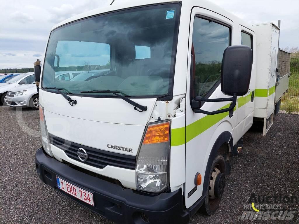 Nissan Cabstar شاحنات خفيفة/مفصلية الجوانب