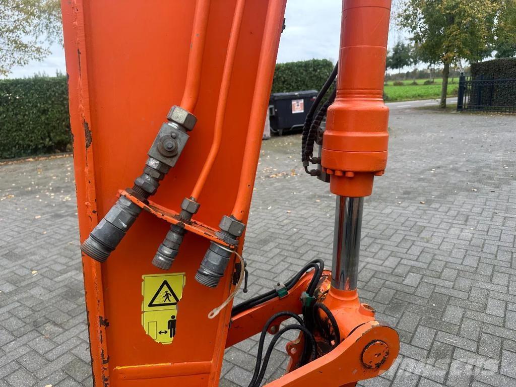 JCB JS145W حفارات بعجل