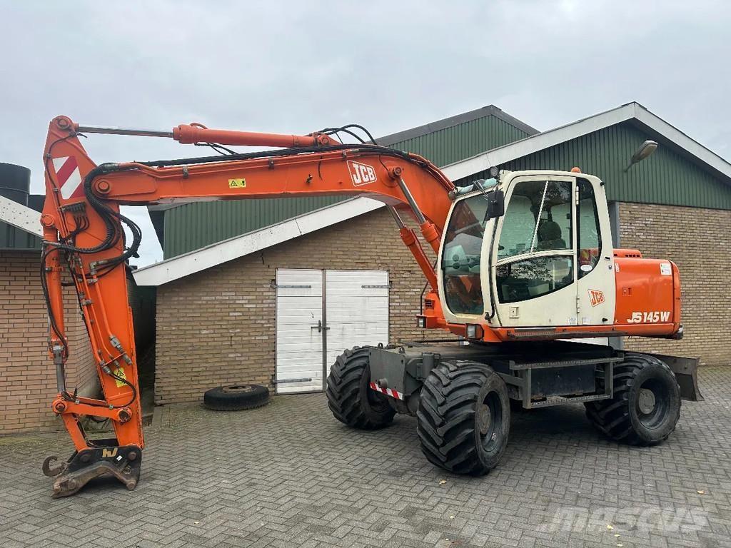 JCB JS145W حفارات بعجل