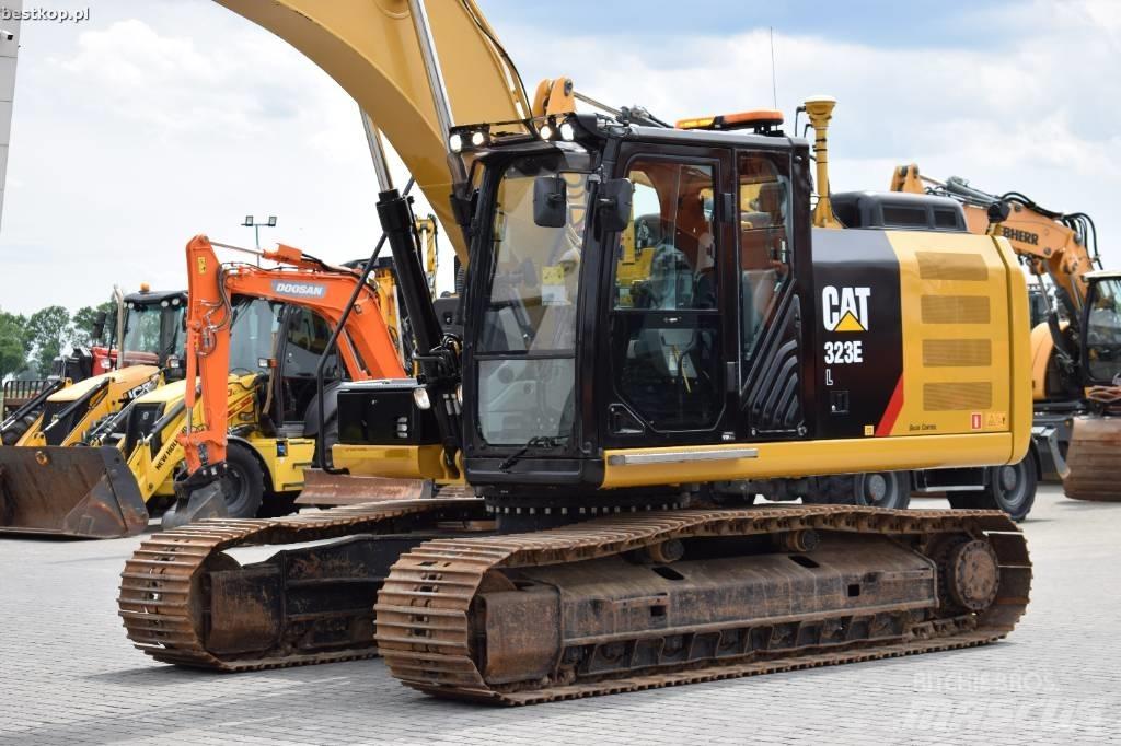 CAT 323 EL حفارات زحافة