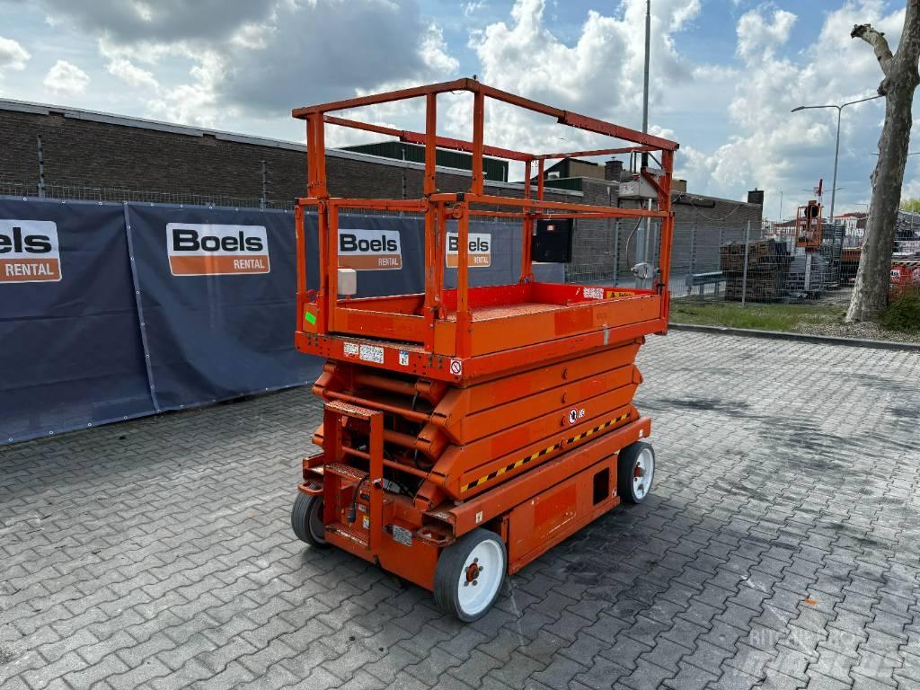SkyJack SJIII 4632 رافعات مقصية الشكل