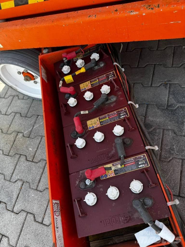SkyJack SJIII 4632 رافعات مقصية الشكل