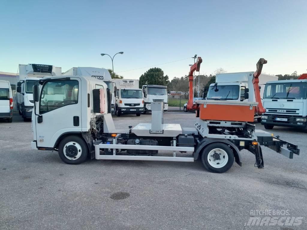 Isuzu M55 شاحنات الحاويات