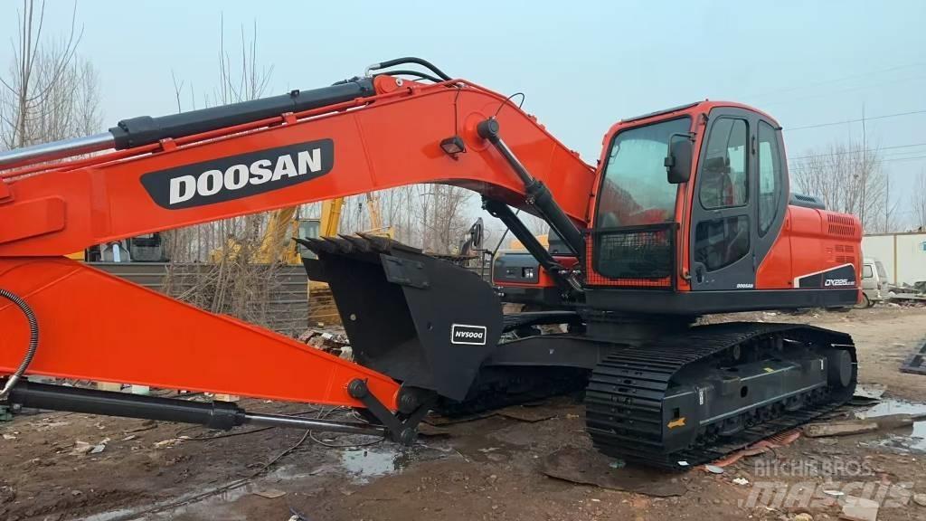 Doosan DX 225 LC حفارات زحافة