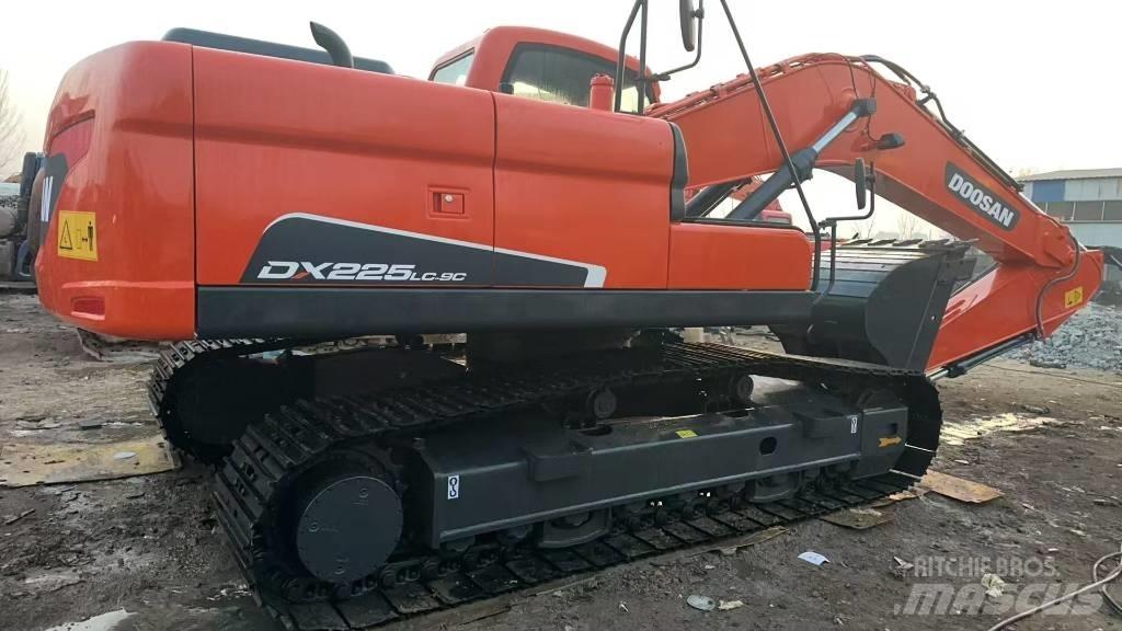 Doosan DX 225 LC حفارات زحافة