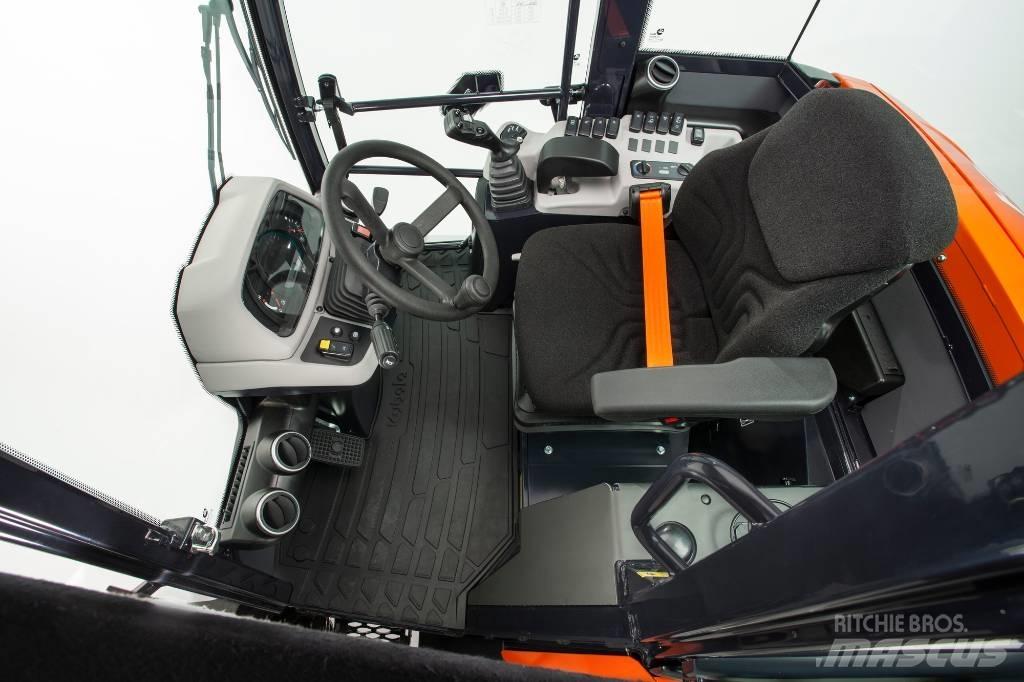 Kubota R 090 لوادر بعجل