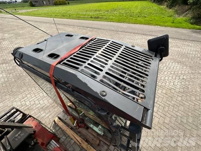 Hitachi ZX-LC-5B كابينة والداخلية