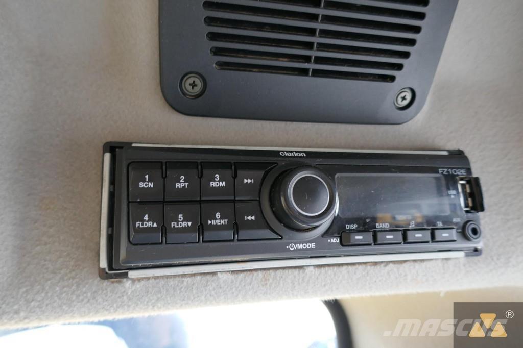 CAT 320FL حفارات زحافة