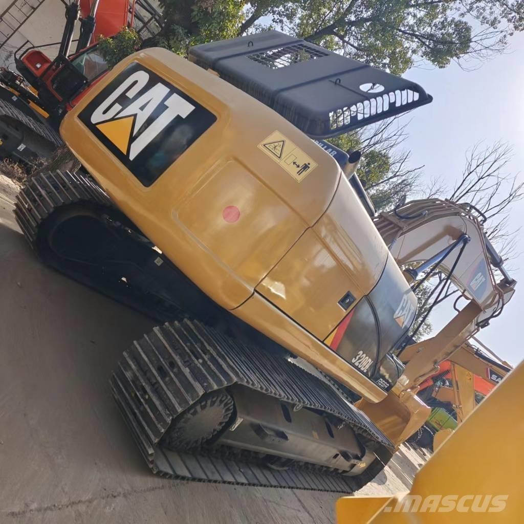 CAT 320 D L حفارات زحافة