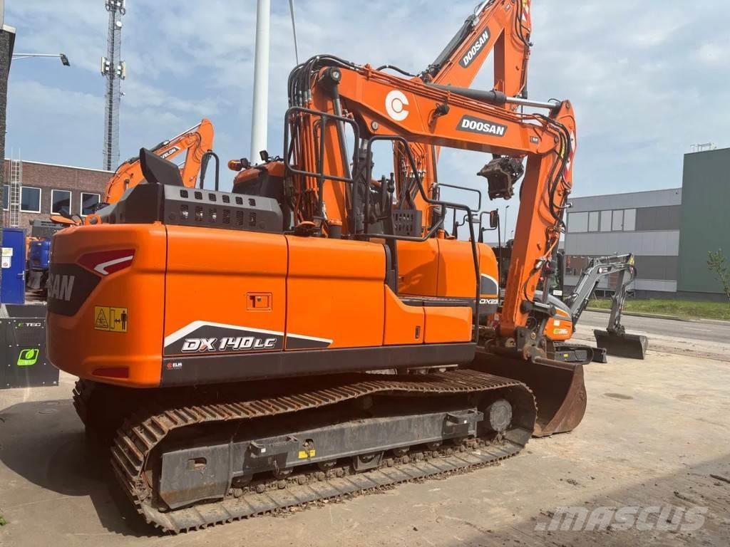 Develon DX140LC-7 حفارات زحافة