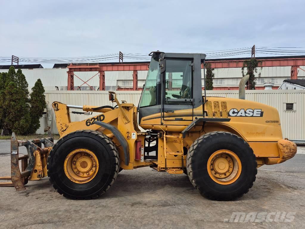CASE 621 D لوادر بعجل
