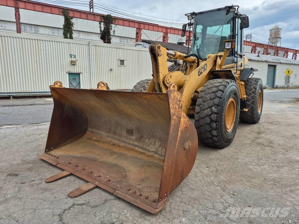 CASE 621 D لوادر بعجل