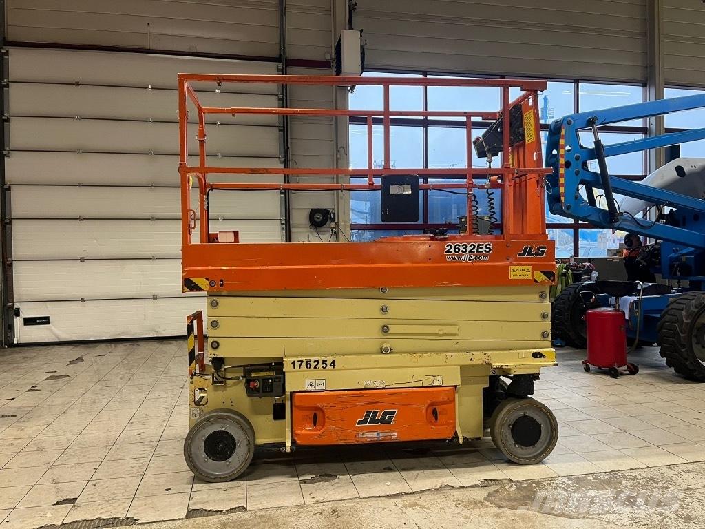 JLG 2630 ES رافعات مقصية الشكل