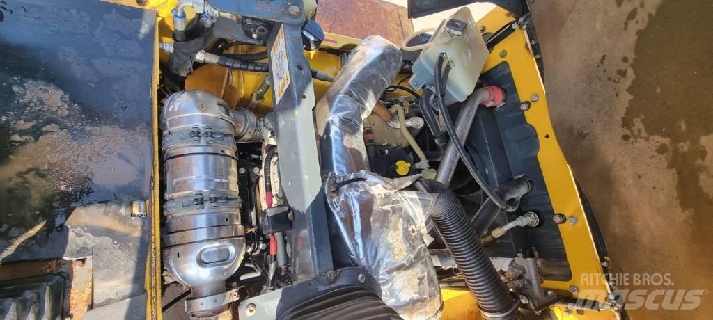 JCB NC ST-9 ساحبات مفصلية