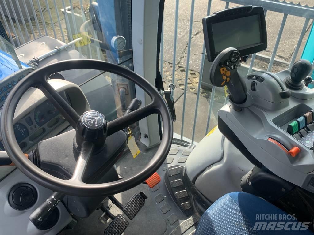 New Holland T 6080 الجرارات