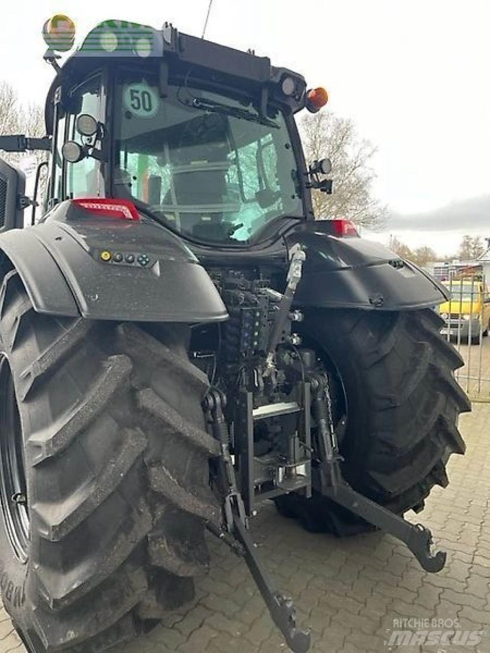 Valtra t215 d الجرارات
