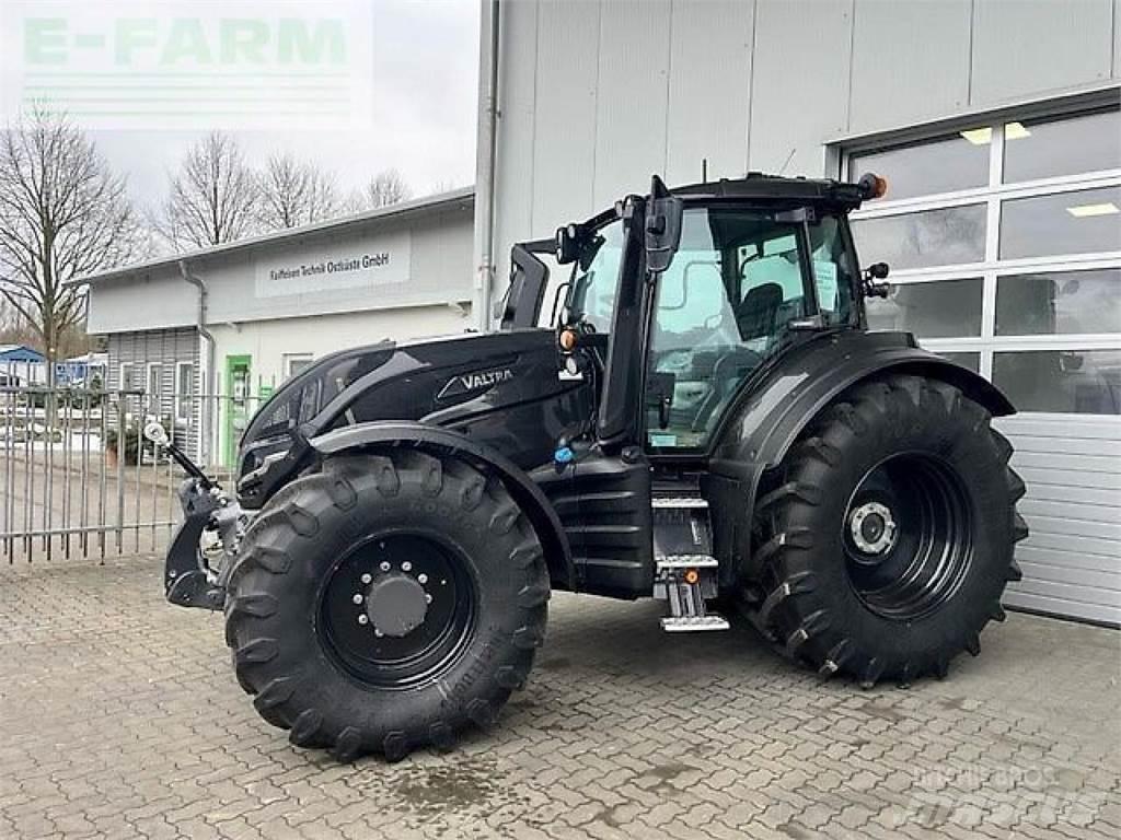 Valtra t215 d الجرارات