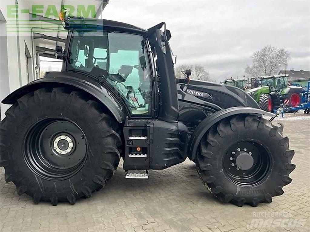 Valtra t215 d الجرارات
