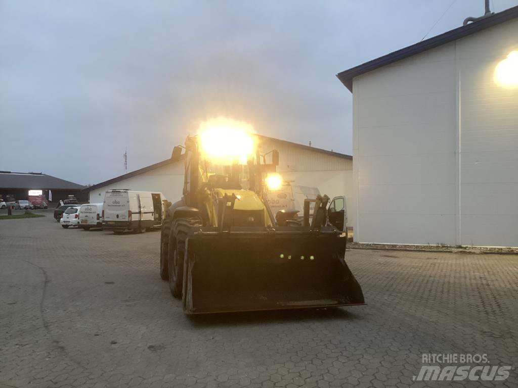 New Holland B 115 C لوادر ذات جرافات عكسية