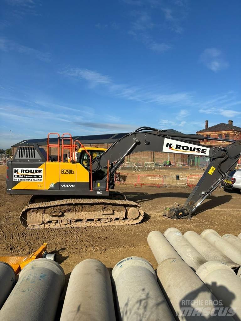 Volvo EC 250 EL حفارات زحافة