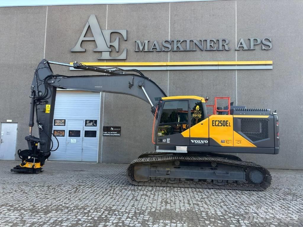 Volvo EC 250 EL حفارات زحافة