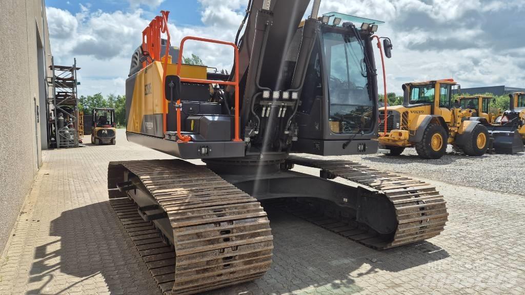 Volvo EC 250 EL حفارات زحافة