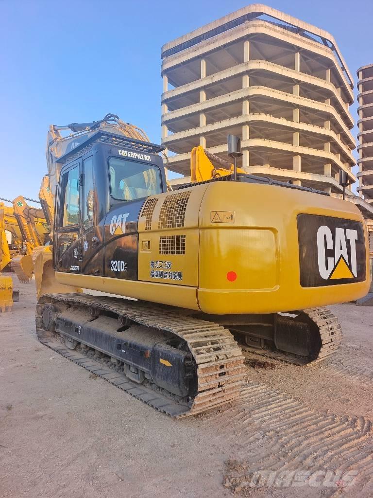 CAT 320D حفارات زحافة