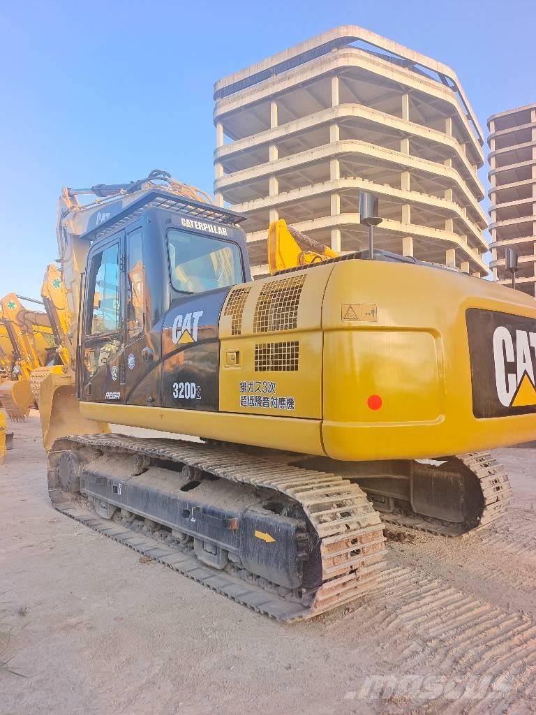 CAT 320D حفارات زحافة