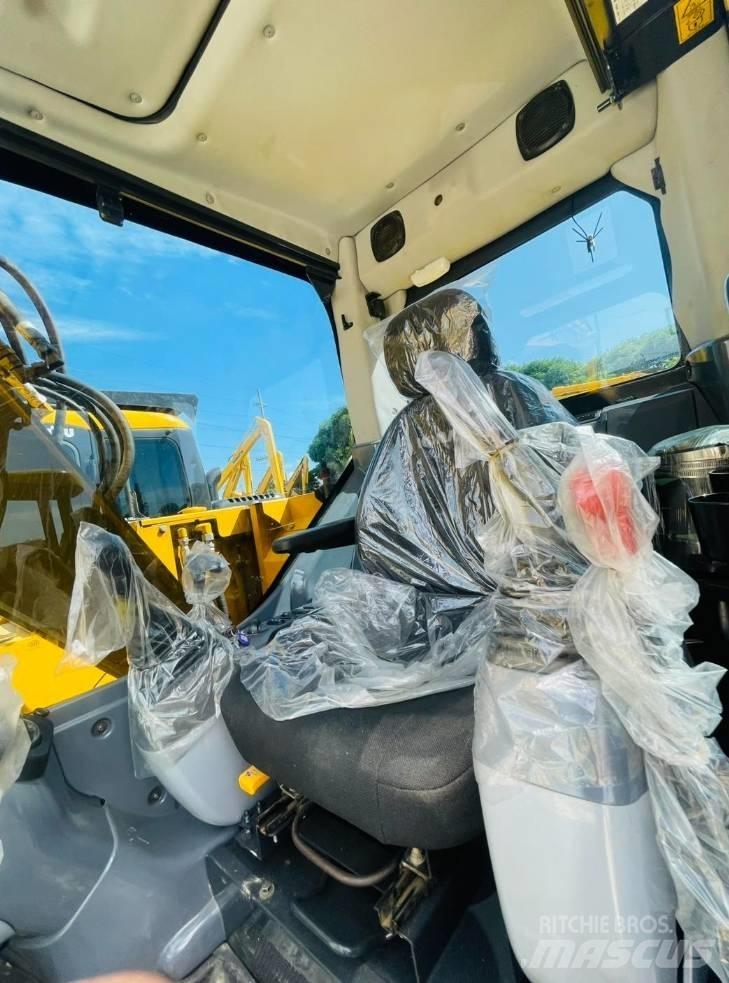 Komatsu PC 138 US حفارات زحافة