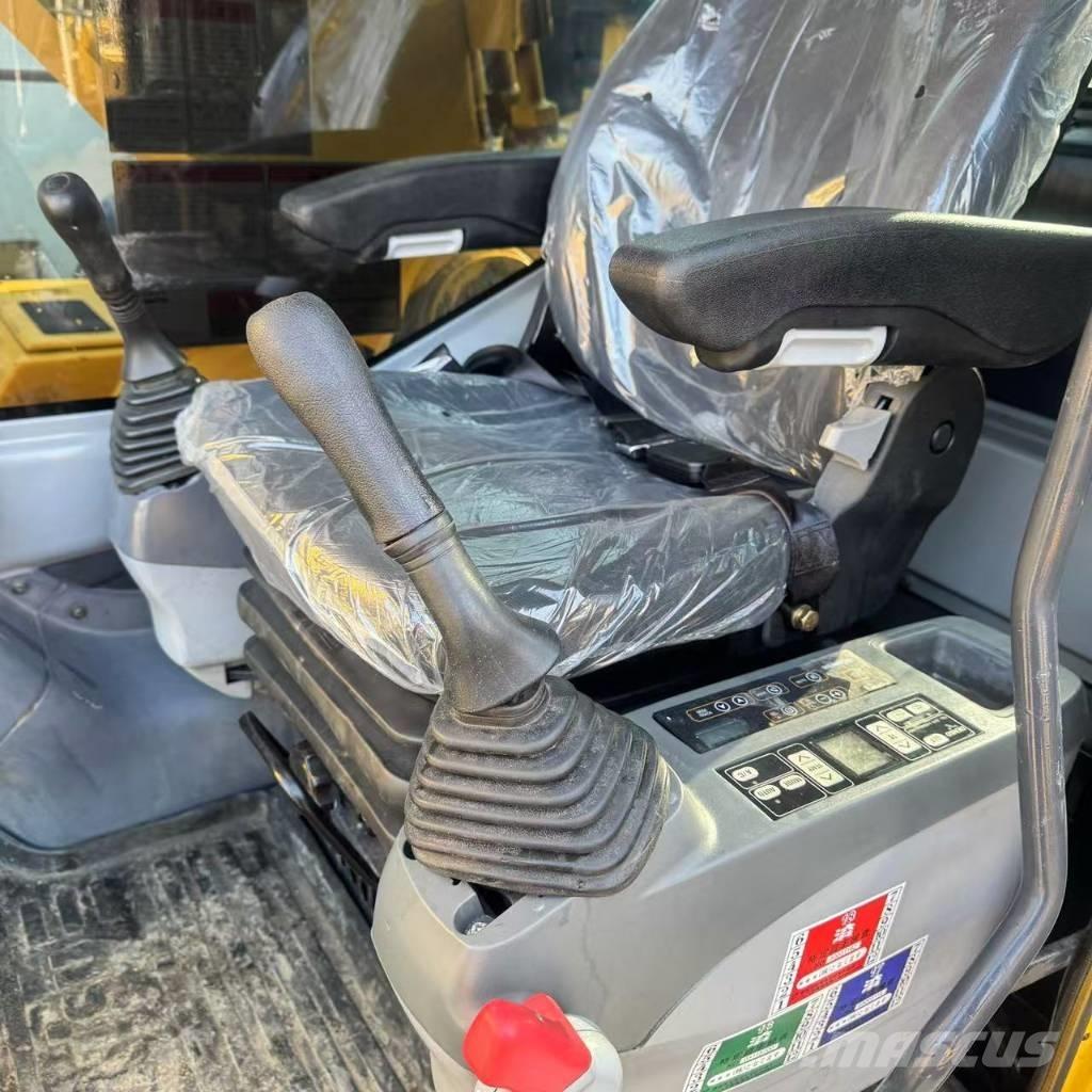 Komatsu PC 300 LC-7 حفارات زحافة