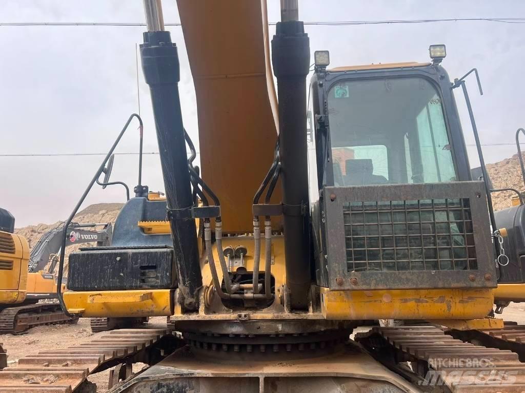 CAT 340D2L حفارات زحافة